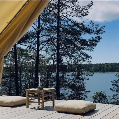 Glamping - A Living Overlooking The Ocean Hammarland