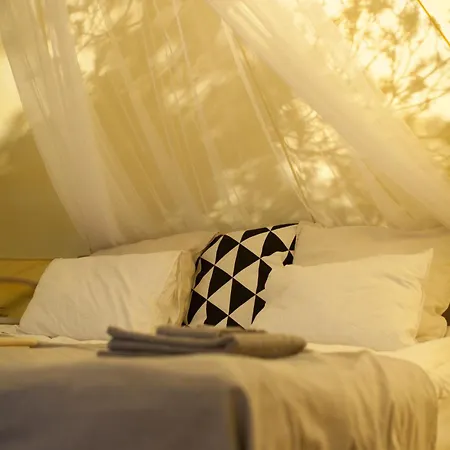 Luksustelt Glamping - A Living Overlooking The Ocean Hammarland