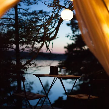 Glamping - A Living Overlooking The Ocean Luksustelt Hammarland