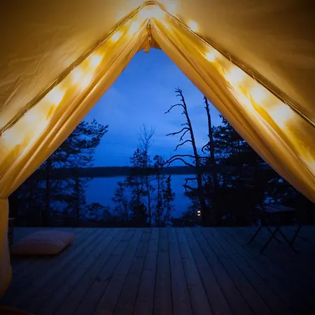 Glamping - A Living Overlooking The Ocean Hammarland